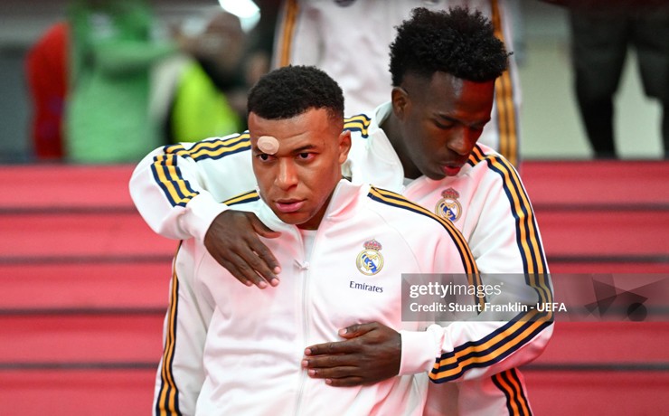 Vinicius đòi lương ngang Mbappe