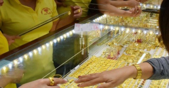 Giá vàng hôm nay 9-5: Tiếp tục sụt giảm