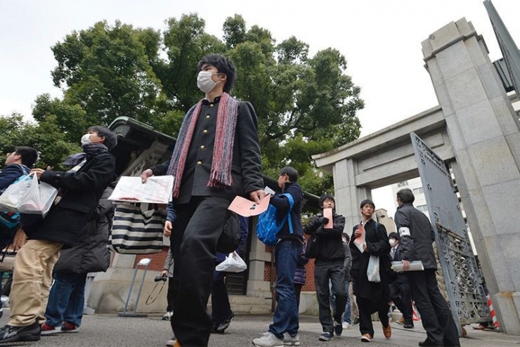 Thí sinh tham gia kỳ thi đại học tại Nhật Bản. Ảnh: Jiji Photo/Japantimes