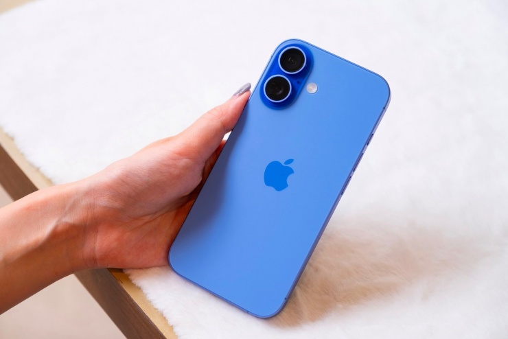iPhone 16
