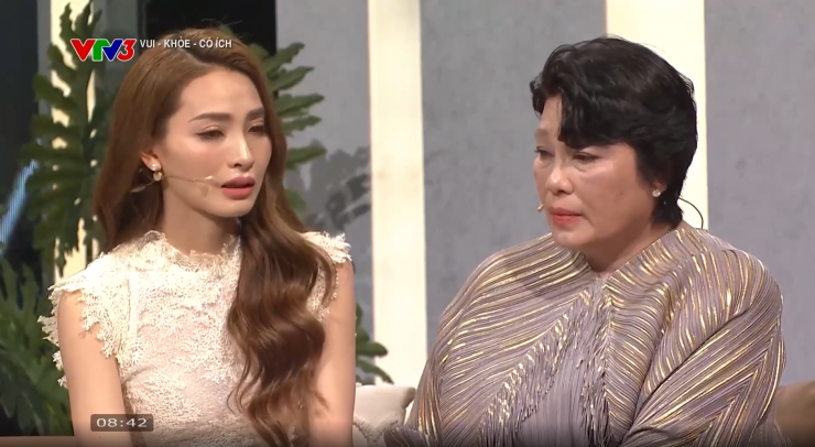 MC Huyền Trang bày tỏ lòng biết ơn đến mẹ chồng và gia đình nhà chồng kể từ khi về làm dâu. Ảnh VTV