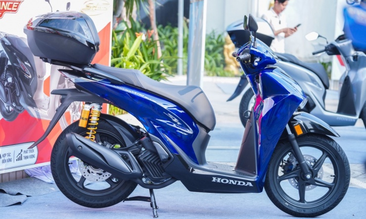 Honda SH 150i 'trong suốt' giá 235 triệu đồng - 3