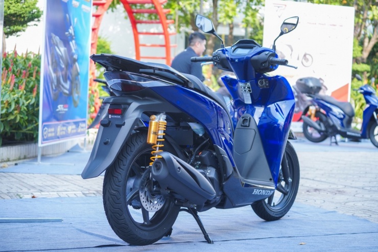 Honda SH 150i 'trong suốt' giá 235 triệu đồng - 4