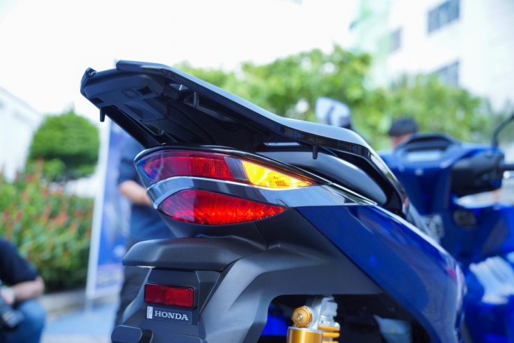 Honda SH 150i 'trong suốt' giá 235 triệu đồng - 15