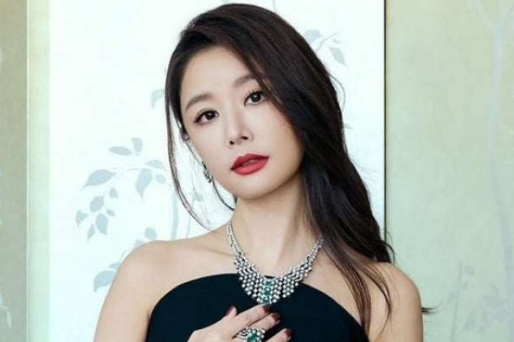 Lâm Tâm Như rạng rỡ tuổi 50 nhờ lối sống kỷ luật