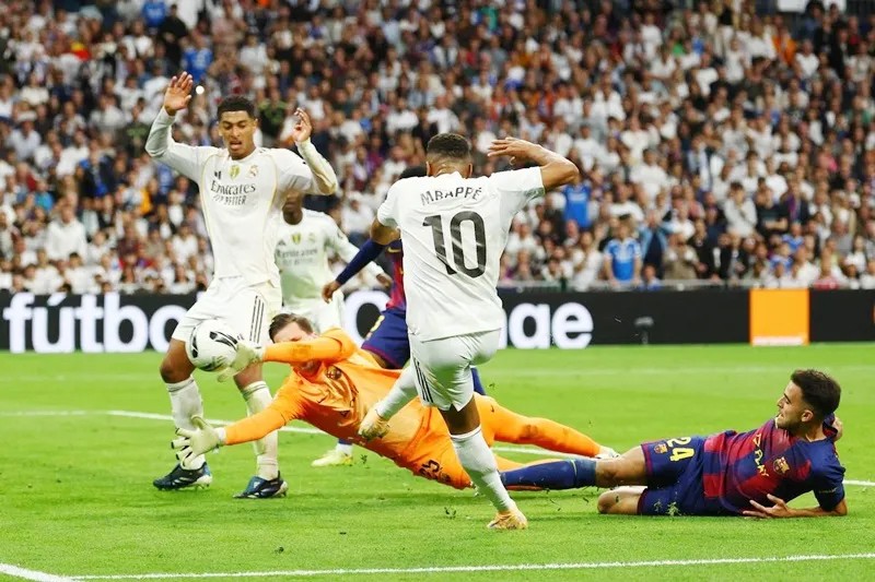 Mbappe giúp Real Madrid thắng trận lượt đi