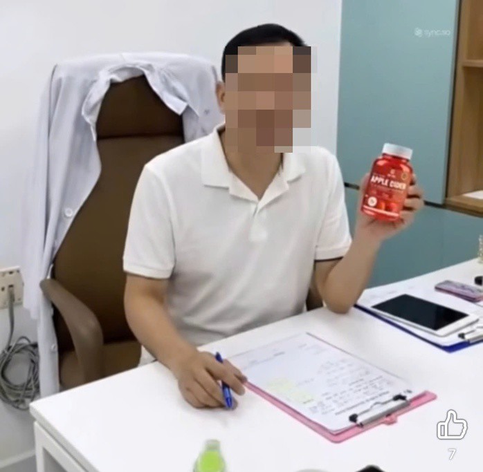 Hình ảnh bác sĩ Cao Hữu Thịnh bị các đối tượng cắt ghép để quảng cáo những sản phẩm kích thích nhạy cảm