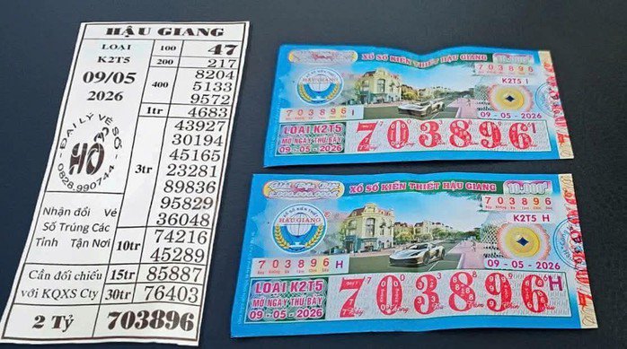 Giải độc đắc của vé số Hậu Giang trúng tại TP Cần Thơ. Ảnh: ĐLVS Hổ, ĐLVS Triều Phát