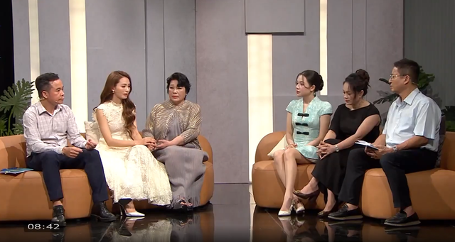 Huyền Trang và mẹ chồng đã có những phút giây chia sẻ thật lòng khiến khán giả xúc động. Ảnh VTV