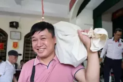 Nỗi lòng nhiều người dân sau cảnh nhận hàng bao tải tiền đền bù dự án