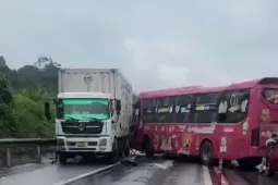 Tai nạn liên hoàn trên cao tốc Nội Bài - Lào Cai