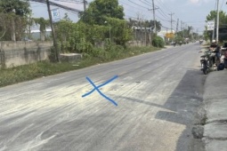 Người đàn ông 69 tuổi đem can xăng ra đường châm lửa tự thiêu