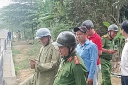 Cơ quan chức năng vào cuộc vụ người đàn ông đổ hàng loạt vỏ chai bia xuống sông ở Huế