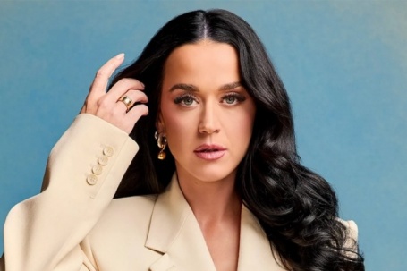 Katy Perry bị phản ứng khi là ca sĩ hát chính tại World Cup 2026