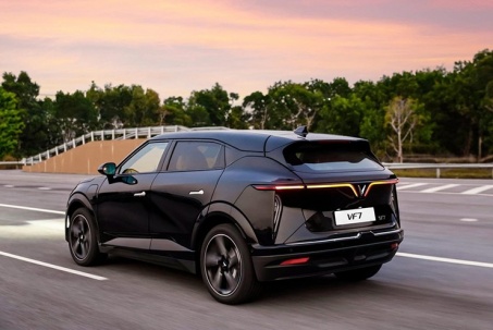 Giá xe VinFast VF 7 cập nhật mới nhất tháng 5/2026