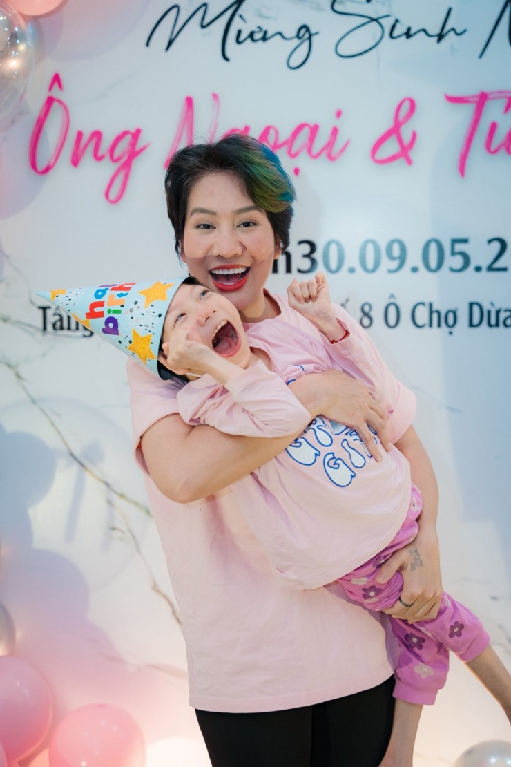 Ảnh sao 11/5: Bà xã Quyền Linh khoe sắc bên con gái Lọ Lem - Hạt Dẻ - 2