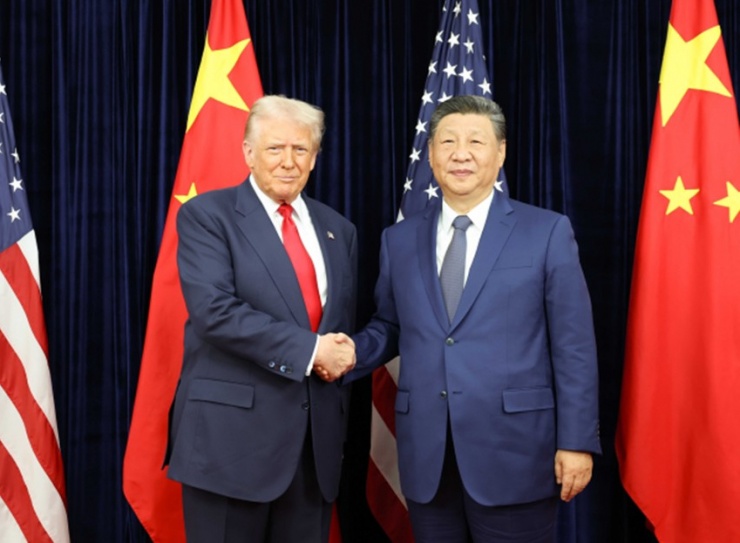 Chủ tịch Trung Quốc Tập Cận Bình và Tổng thống Mỹ Donald Trump trong cuộc gặp tại Busan, Hàn Quốc ngày 30/10/2025. Ảnh: Tân Hoa xã