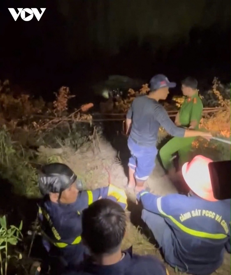 Ngay trong đêm, các lực lượng của Công an tỉnh Gia Lai và chính quyền địa phương đã nhanh chóng tiếp cận hiện trường, triển khai công tác&nbsp;cứu hộ,&nbsp;cứu nạn.