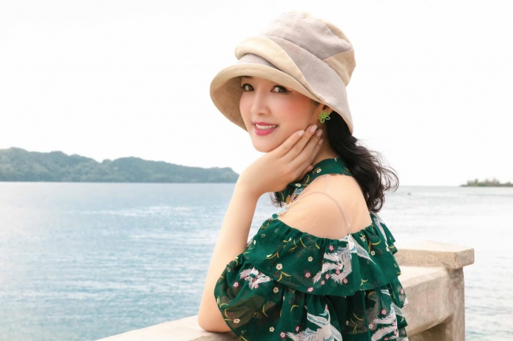 Trong thập niên 1990, nàng hậu được xem là một trong những "nữ hoàng ảnh lịch" đình đám. Nhan sắc thanh tú, đậm chất Á Đông giúp cô trở thành biểu tượng sắc đẹp của một thời.