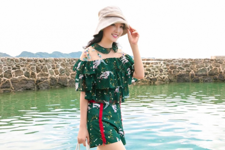 Hiện là mẹ đơn thân, Giáng My chọn cuộc sống bình yên, tận hưởng thành quả sau nhiều năm nỗ lực. Sau hơn ba thập kỷ, cô vẫn là biểu tượng nhan sắc hiếm có của Vbiz, giữ trọn sức hút của một hoa hậu đình đám.