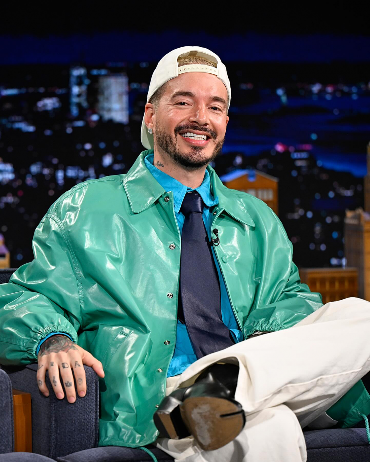 J Balvin trên talkshow The Tonight Show With Jimmy Fallon năm 2025. Ảnh: Instagram J Balvin