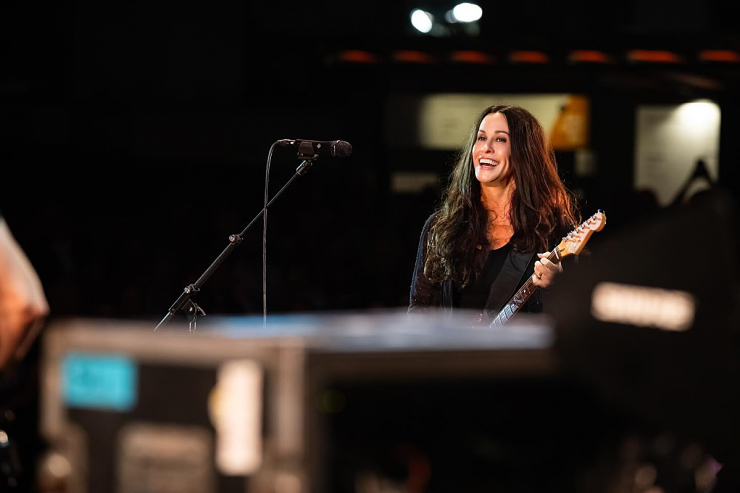 Ca sĩ trong chuyến lưu diễn ở Montreux, Thụy Sĩ, năm 2025. Ảnh: Instagram Alanis Morissette