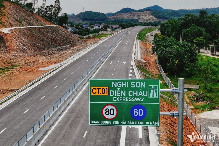 Cao tốc Nghi Sơn - Diễn Châu được Tập đoàn Sơn Hải bảo hành 10 năm. Ảnh: Hoàng Hà.