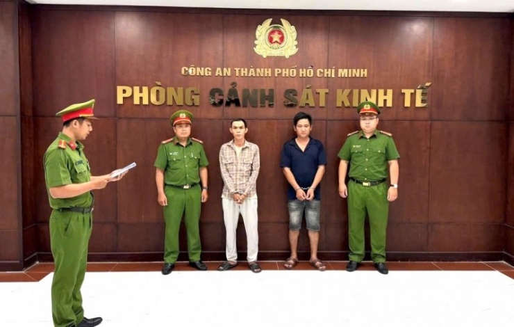 Cơ quan CSĐT Công an TP Hồ Chí Minh tống đạt các thủ tục tố tụng đối với bị can: Nguyễn văn Thắng và Nguyễn Văn Thái.