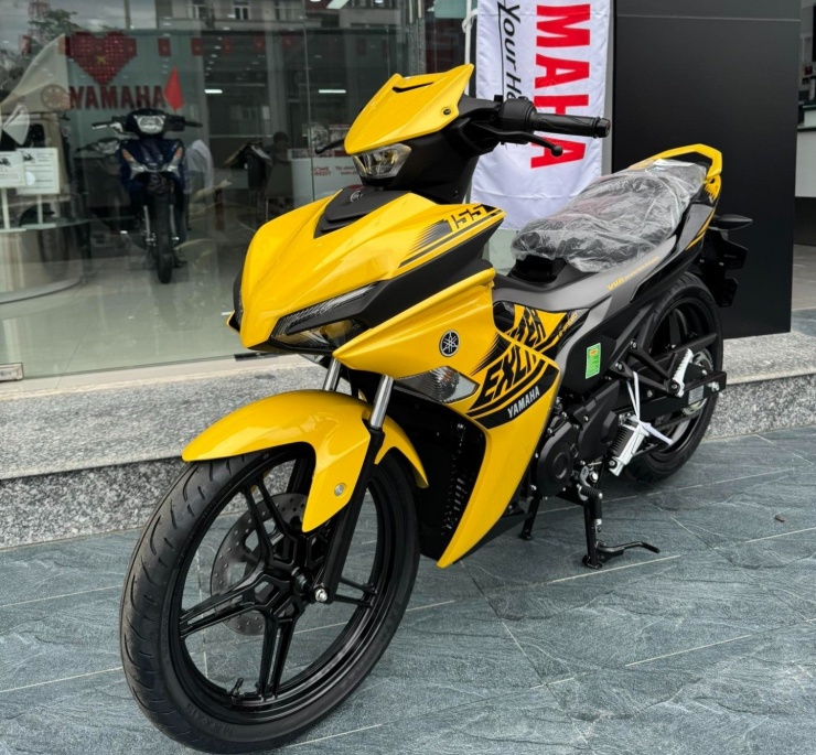 Exciter 155 đang rơi vào tình trạng khan hàng, giá bán chênh 4 triệu đồng so với niêm yết hãng.&nbsp;