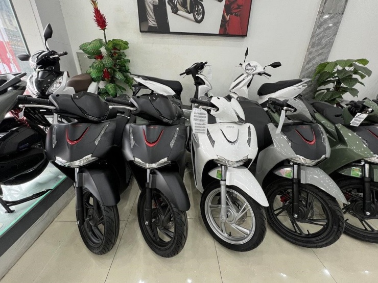 Riêng dòng Honda SH vẫn duy trì mức giá cao.&nbsp;