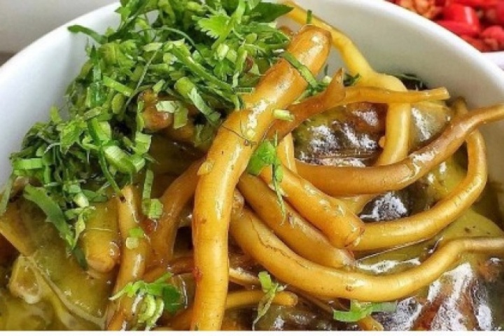 Đặc sản vùi mình trong cát trông “đáng sợ” nhưng rất hút thực khách