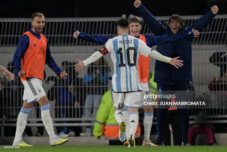 Argentina triệu tập 55 cầu thủ chuẩn bị cho World Cup: Bất ngờ Garnacho sát cánh Messi