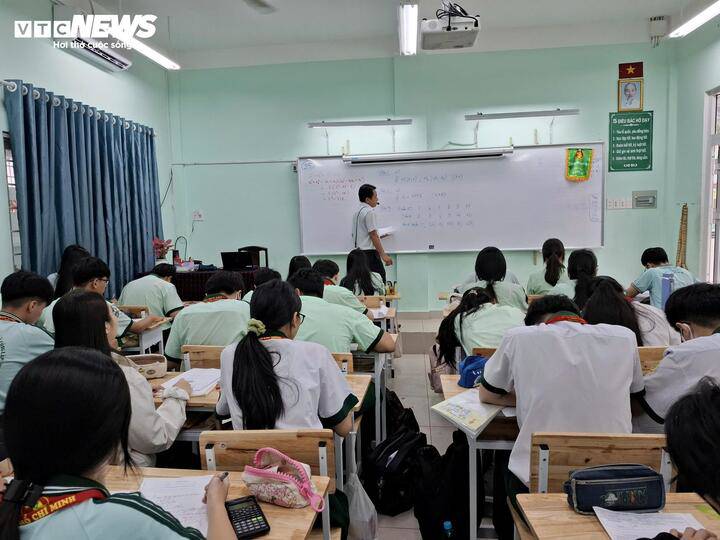 Học sinh ôn thi lớp 10 tại Trường THCS Hà Huy Tập. (Ảnh minh họa)