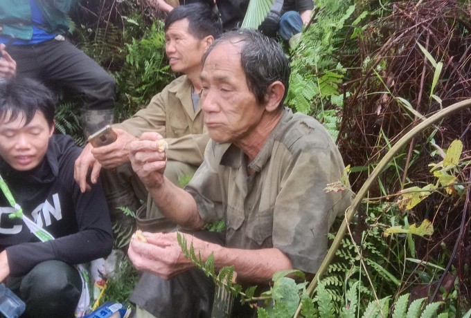 Ông Tá được tìm thấy sau 4 ngày mất tích. Ảnh: UBND xã Bắc Quang