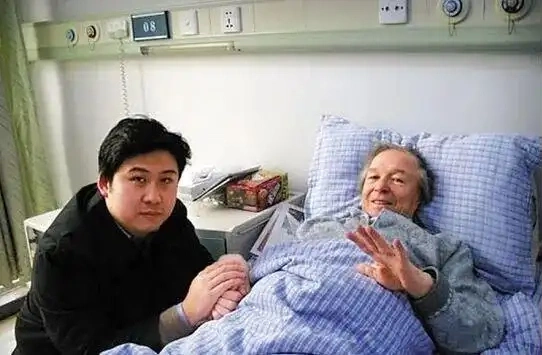 Song Yang chăm sóc ông Hans những năm cuối đời. Ảnh: 163