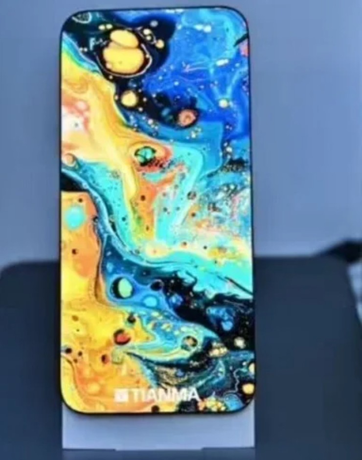 Ảnh chụp cho thấy tấm nền AMOLED phá kỷ lục của Tianma với viền màn hình chỉ 0,35 mm.