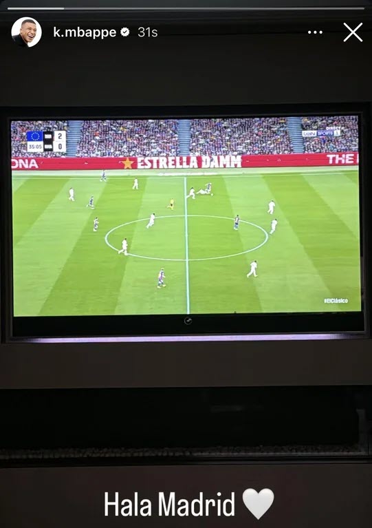 Mbappe chụp ảnh đăng lên khi Real Madrid đã bị dẫn 0-2