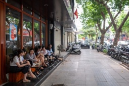 Thích ứng mưu sinh khi công an siết phạt lấn chiếm vỉa hè