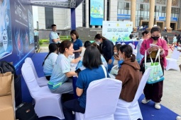 Tin tức sức khỏe - Bách Niên Kiện đồng hành chăm sóc xương khớp cho hàng ngàn công nhân thường xuyên đau nhức