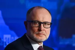 Bộ trưởng Quốc phòng Latvia mất chức vì máy bay không người lái Ukraine