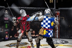Môn MMA độc lạ: Võ sĩ mặc áo giáp Trung cổ, dùng kiếm đánh nhau trong lồng