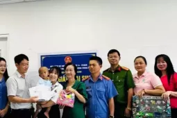 Diễn biến mới vụ bé 2 tuổi bị mẹ và người tình bạo hành tại TPHCM
