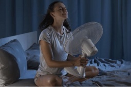 Để quạt đứng yên hay quay liên tục sẽ "ngốn" nhiều tiền điện hơn?