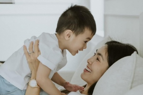Tăng Thanh Hà được con trai ca ngợi  ' người mẹ đỉnh nhất ' 