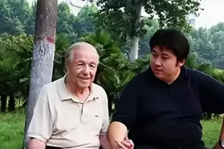 Tình thân của nam du học sinh và ông chủ trọ ngoại quốc