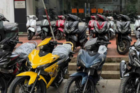Giá xe máy đầu tháng 5, xe côn tay "hot" khan hàng chênh cao tại đại lý