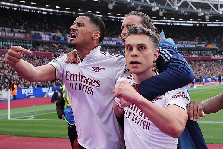 Arsenal chỉ còn cách chức vô địch Premier League đầu tiên kể từ năm 2004 đúng 2 trận đấu nữa