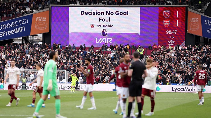VAR giúp Arsenal giành chiến thắng