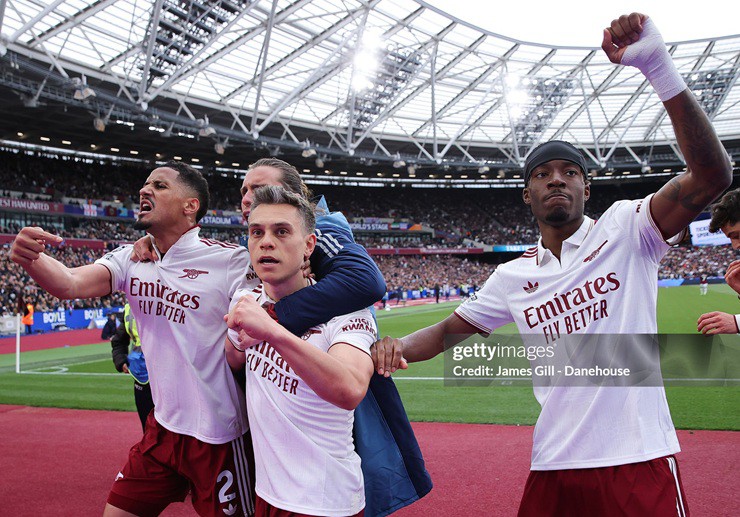 Arsenal thắng nghẹt thở West Ham