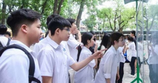 “Cuộc đua khốc liệt” vào lớp 10: Làm sao hết cảnh cuống cuồng lo thiếu chỗ? (Bài 3)
